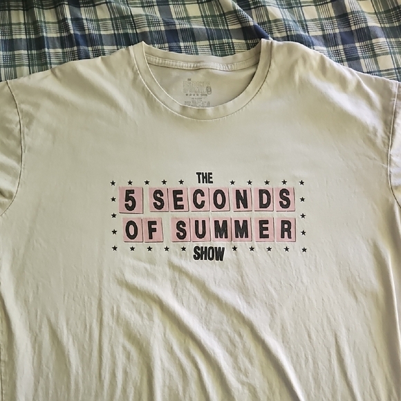 5 Seconds Of Summer Pink and Black Graphic Tee - Picture 1 of 3